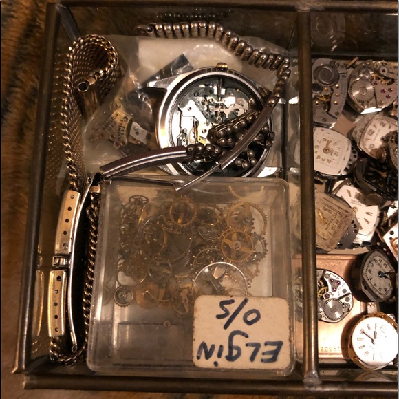 Box of vintage watches working and non - Picture 3 of 7